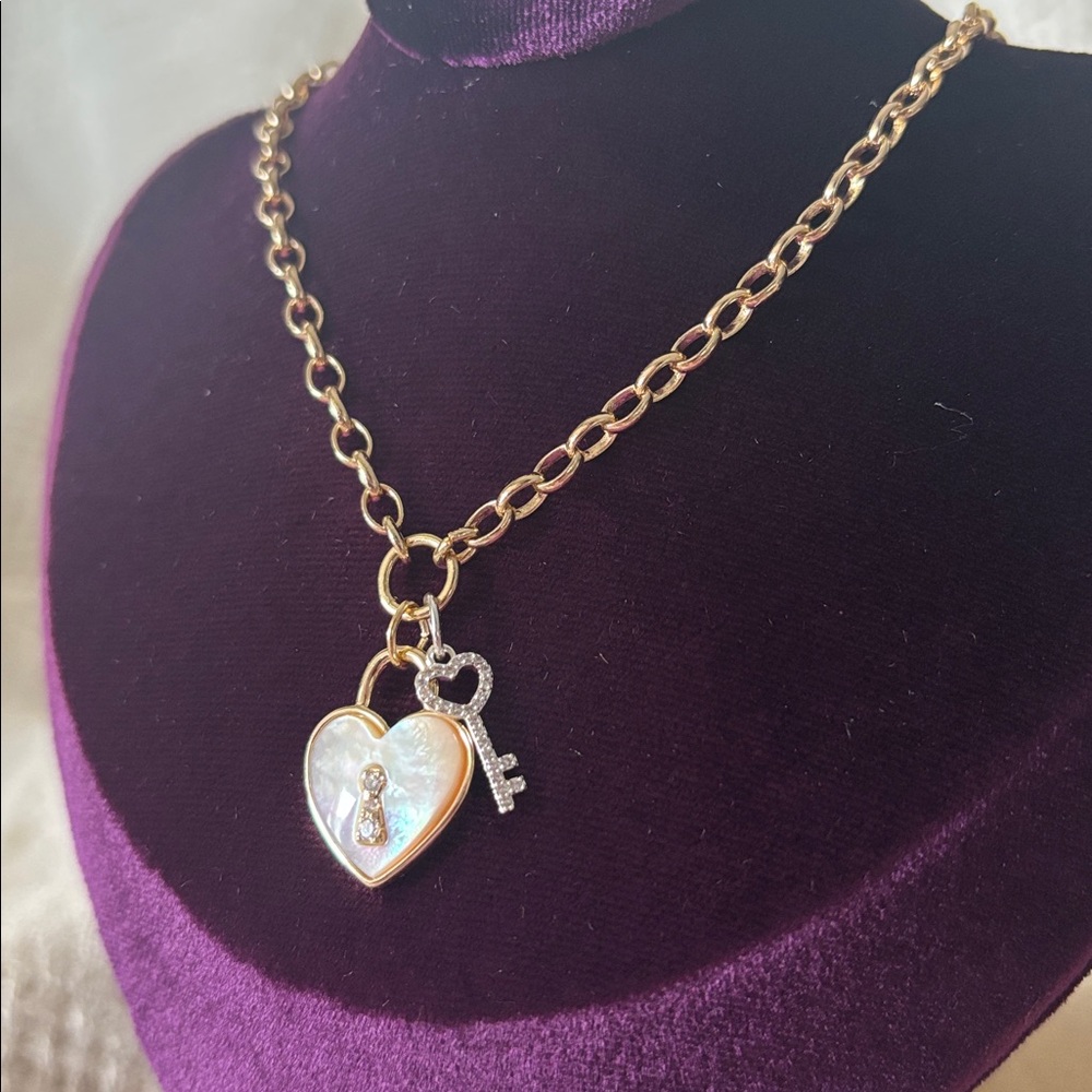 Mother of Pearl Heart & Key Necklace - Picture 6 of 7